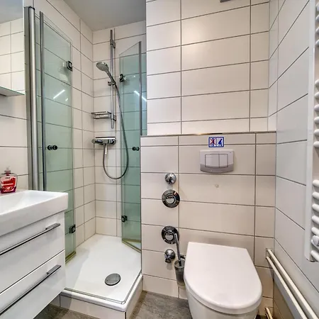 - Haus F, App 0f1006